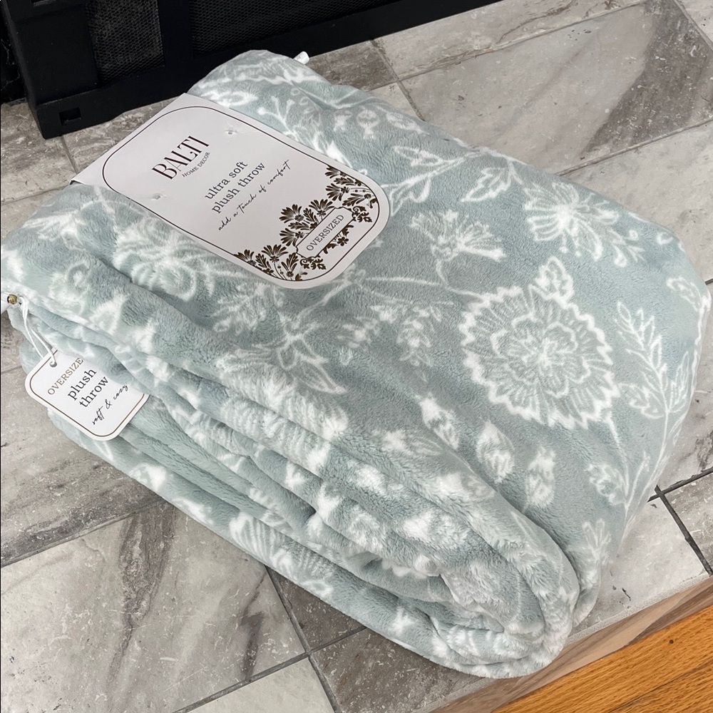Plush Floral Throw Blanket - Sage Green